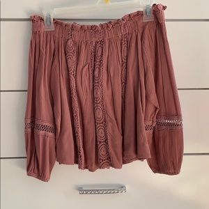 This is an elegant American Eagle cropped top.